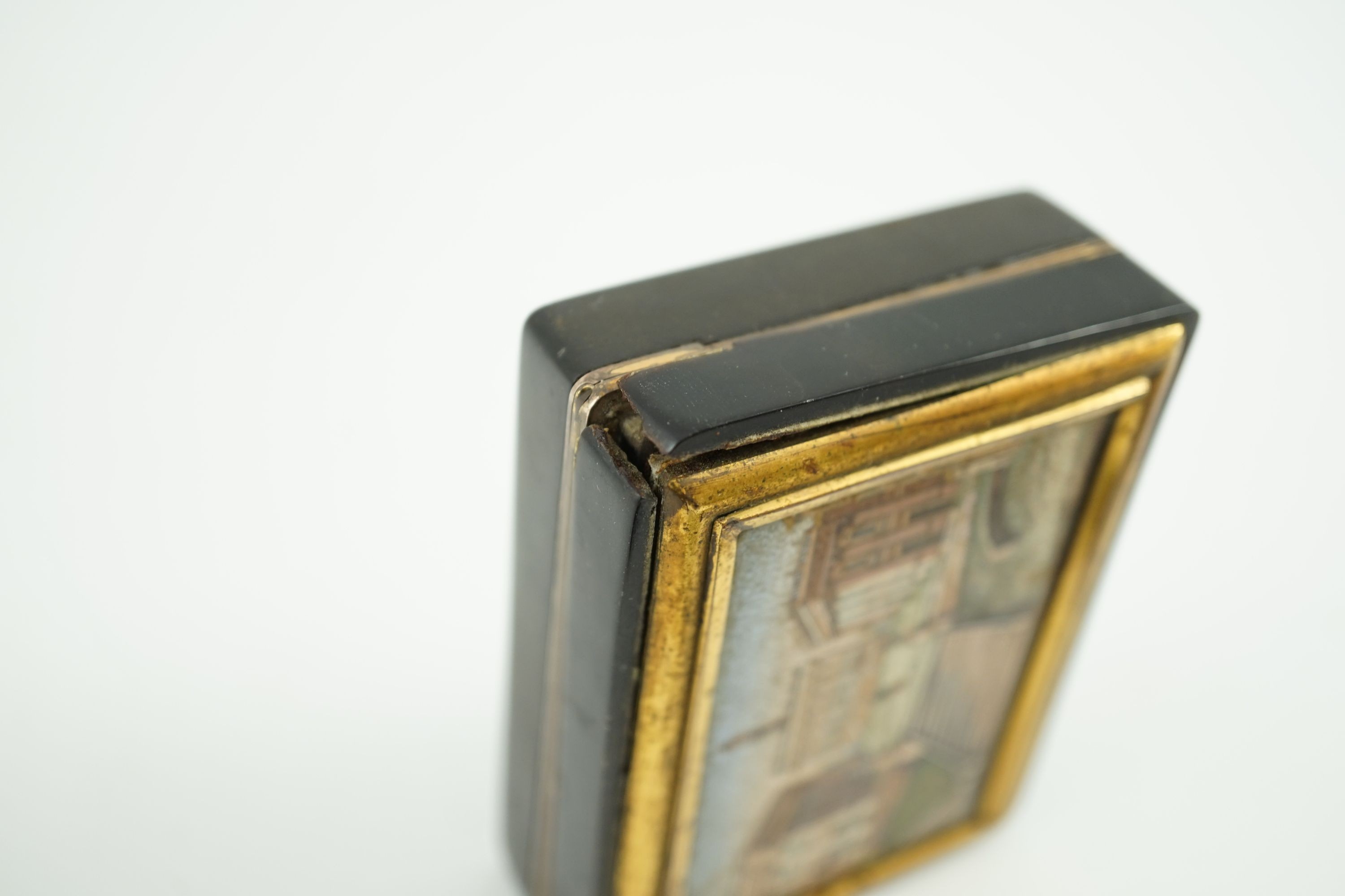 A 19th century French micro mosaic topped gold mounted tortoiseshell snuff box, 8.5 x 6.25cm, 2.5cm high